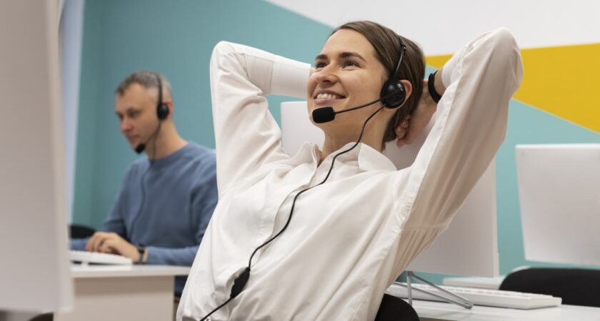 Pros and cons of a call center agent job