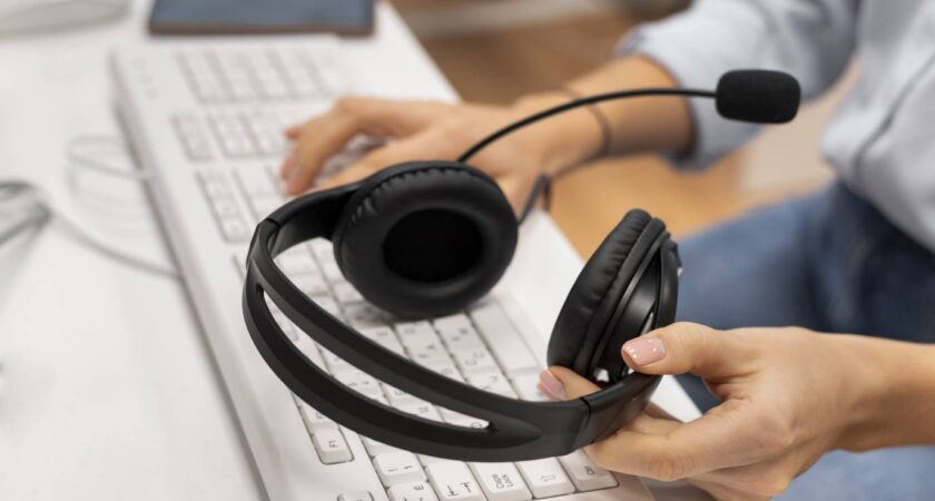 Top mistakes call center operators make that annoy customers